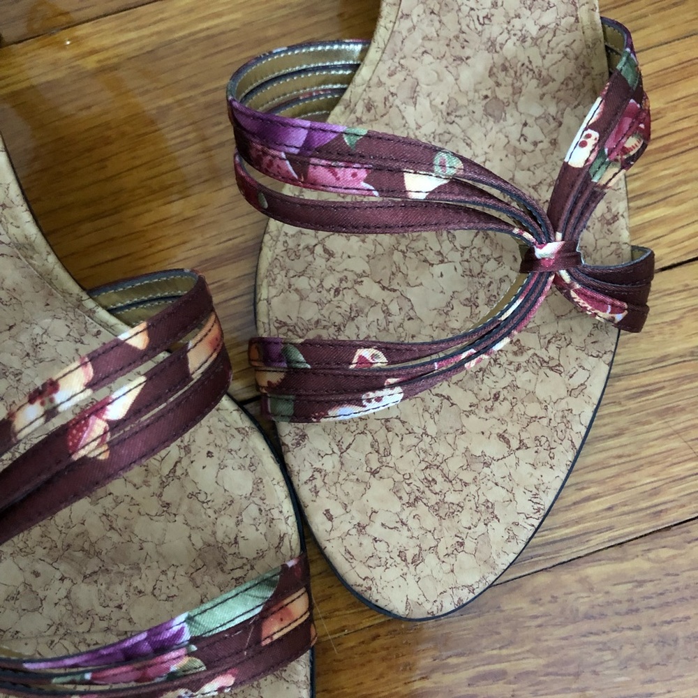 Nina Strappy sandals NWOT